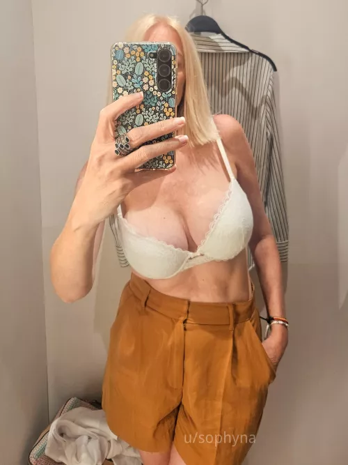 Trying on new underwear [F]