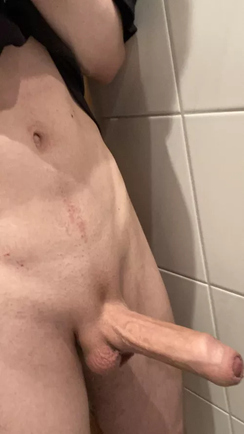 who wanna make me cum?