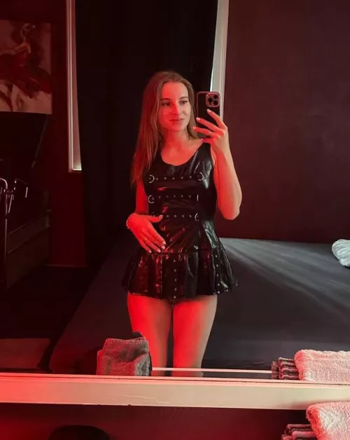 Who's going to be a good submissive tonight...?