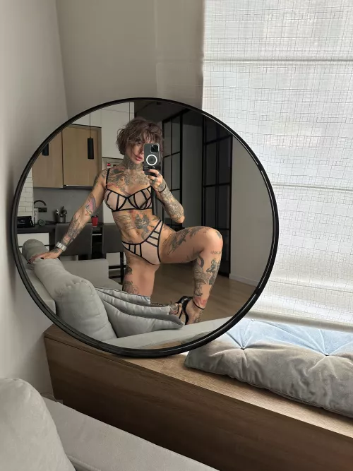 Would you accept nudes from me?