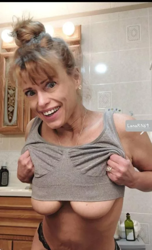 Aren't I silly trying to be sexy @lanarn69