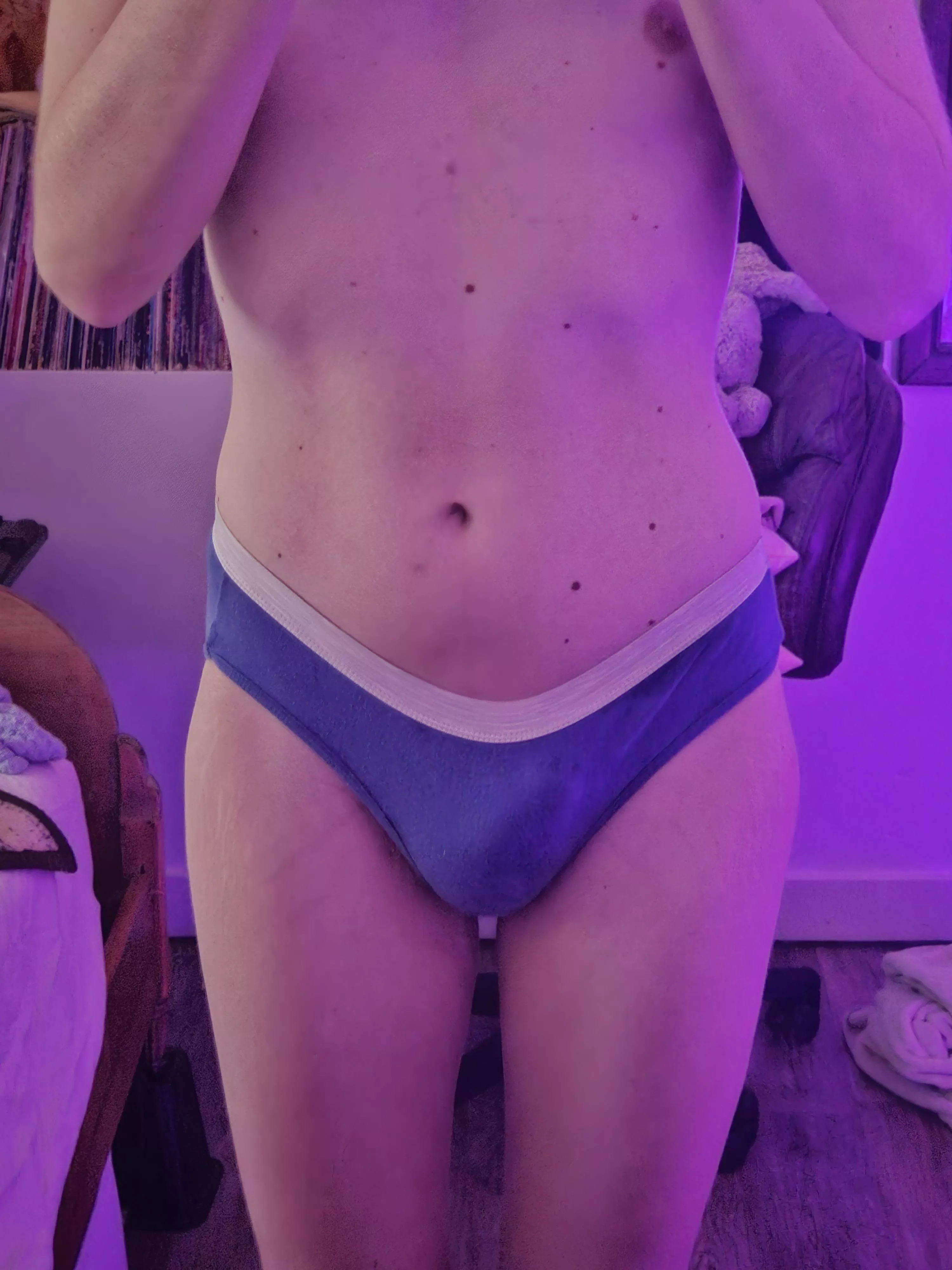 Be nice!! its my first time showing off my girlbulge 🫣🥰