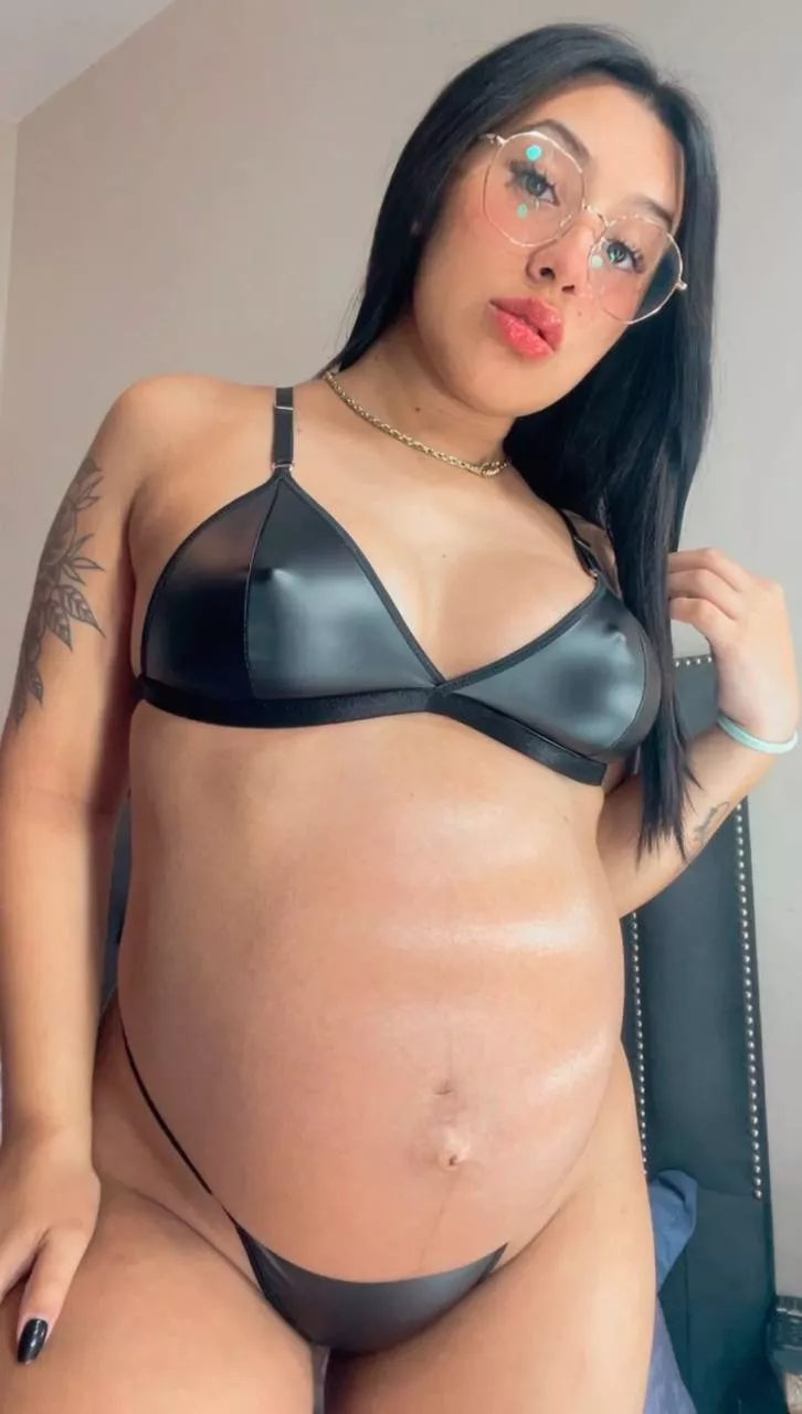Blowjob or fuck?🥵 Preggo latina