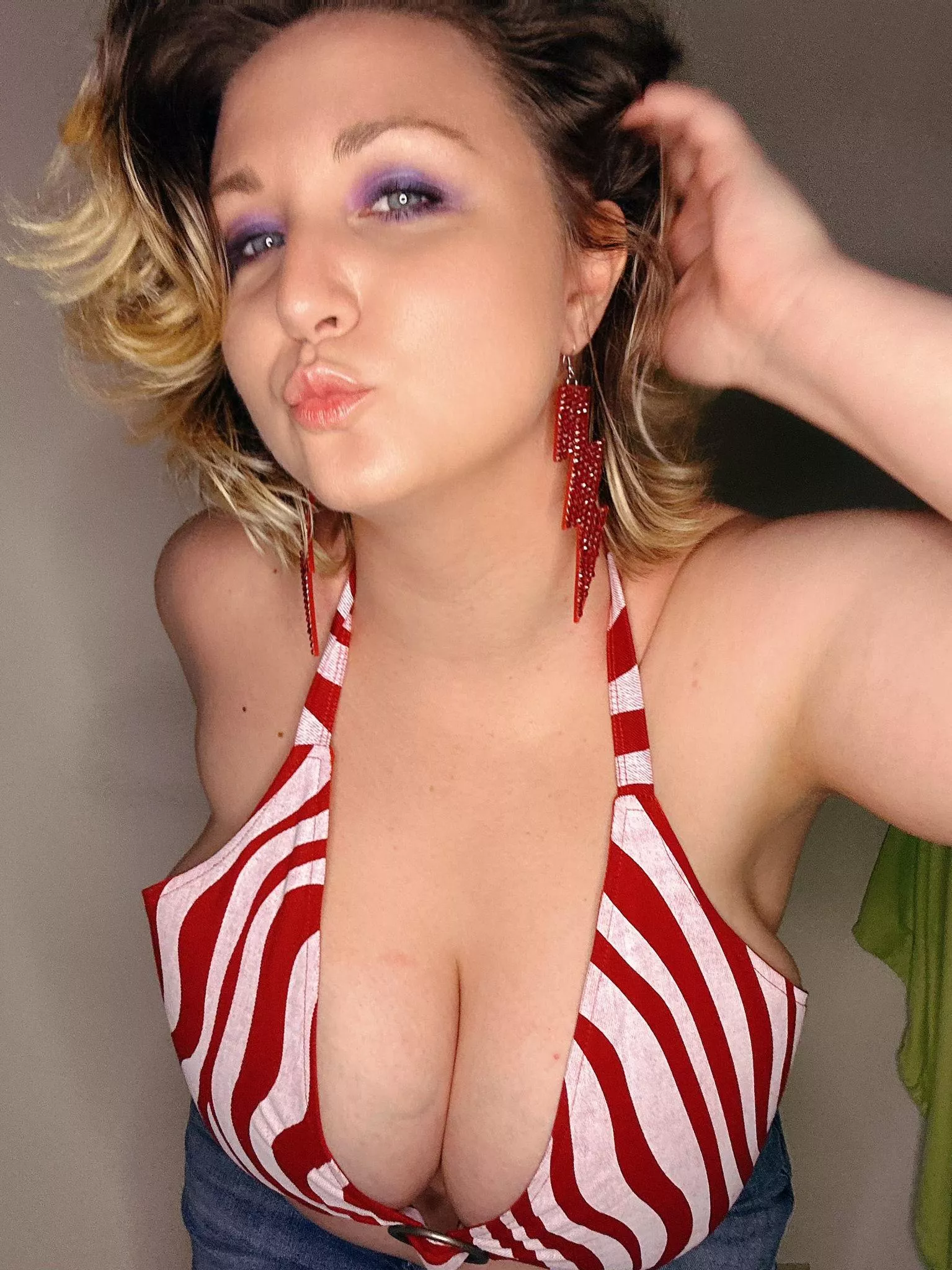 Come here and give mama a lick