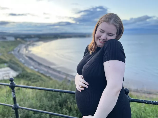 Currently 31 weeks pregnant and I feel so cute! 🤰🏻[f]