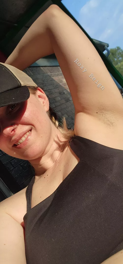 Enjoying this beautiful weather and showing off my sexy pits