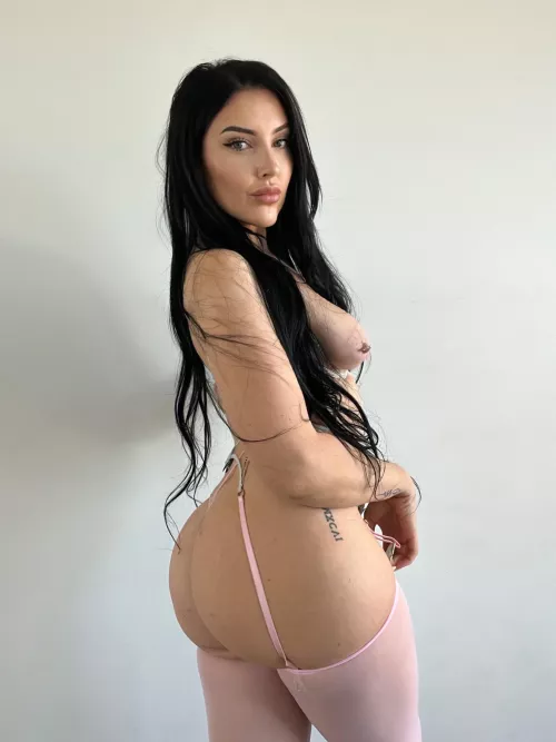 Excuse me sir can I borrow your face ? I need somewhere to sit this phat ass