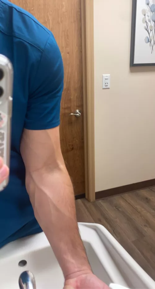 Good morning. Here’s the absolutely crazy pump hanging on from my workout