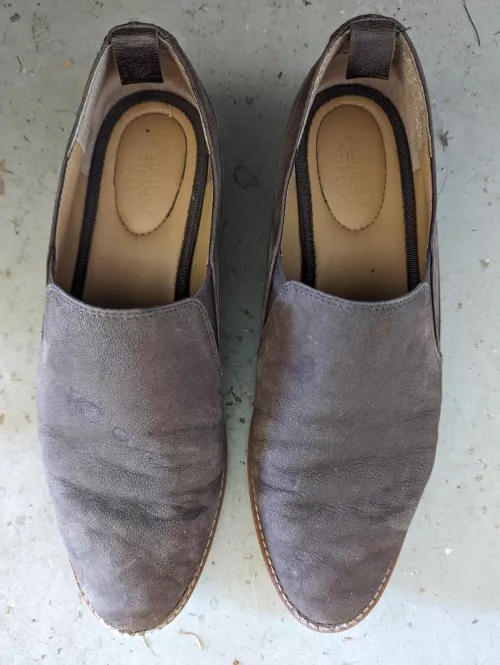 How to get rid of stains from suede shoes ?