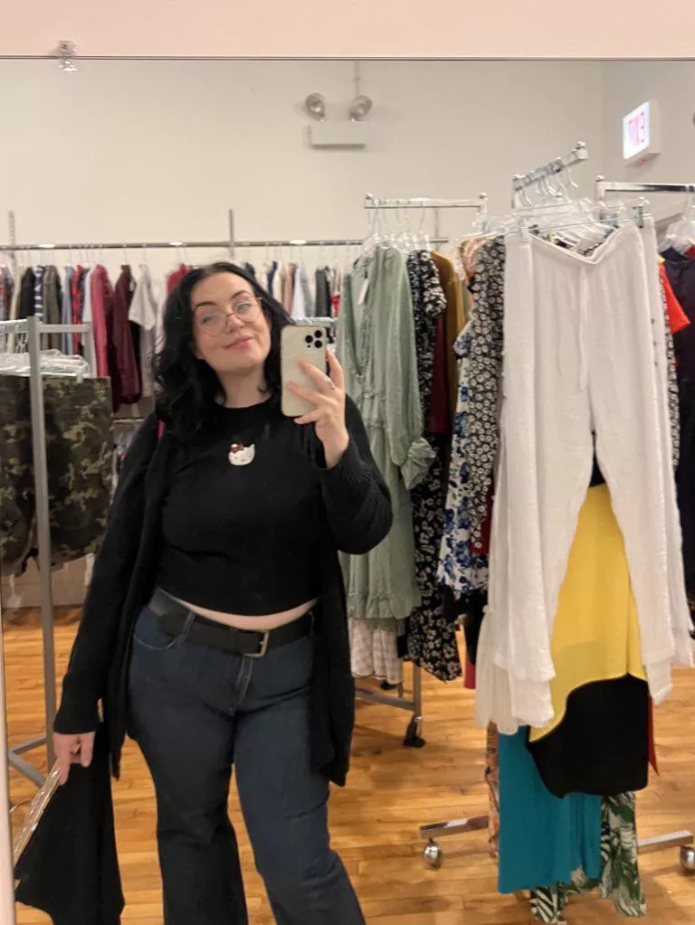 if you saw me irl would you ask me out? 🙈🖤