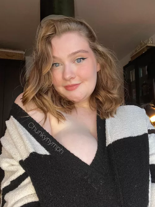 Just a chubby girl swinging by to say hi!