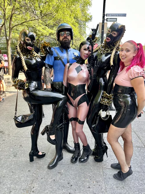 Looking back to great times in Montreal with shiny friends. 🥰 The fetlag has never been worse 😣 I need a vacation after this! 🙈