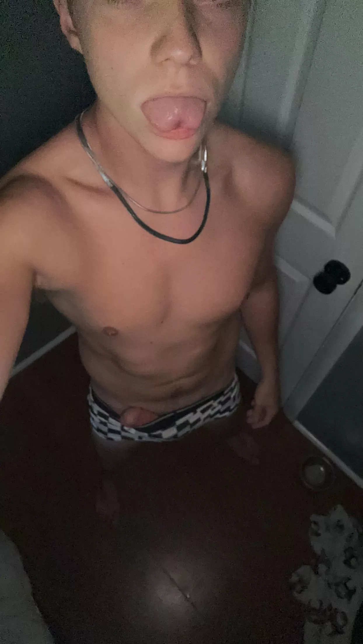 looking for str8 bros. 😈 i'm verse love biceps and hairy pits. be kinky. add ryan. ryan111 and send face for a response.