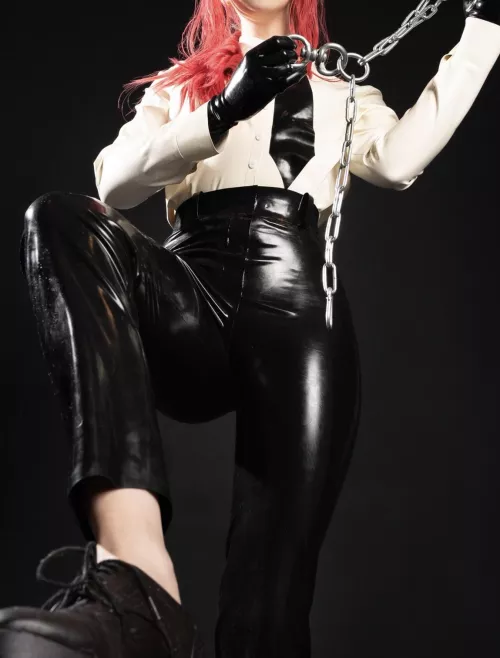 Makima latex cosplay