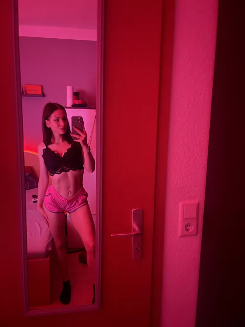 my tummy looks really tight today [IMG] :)