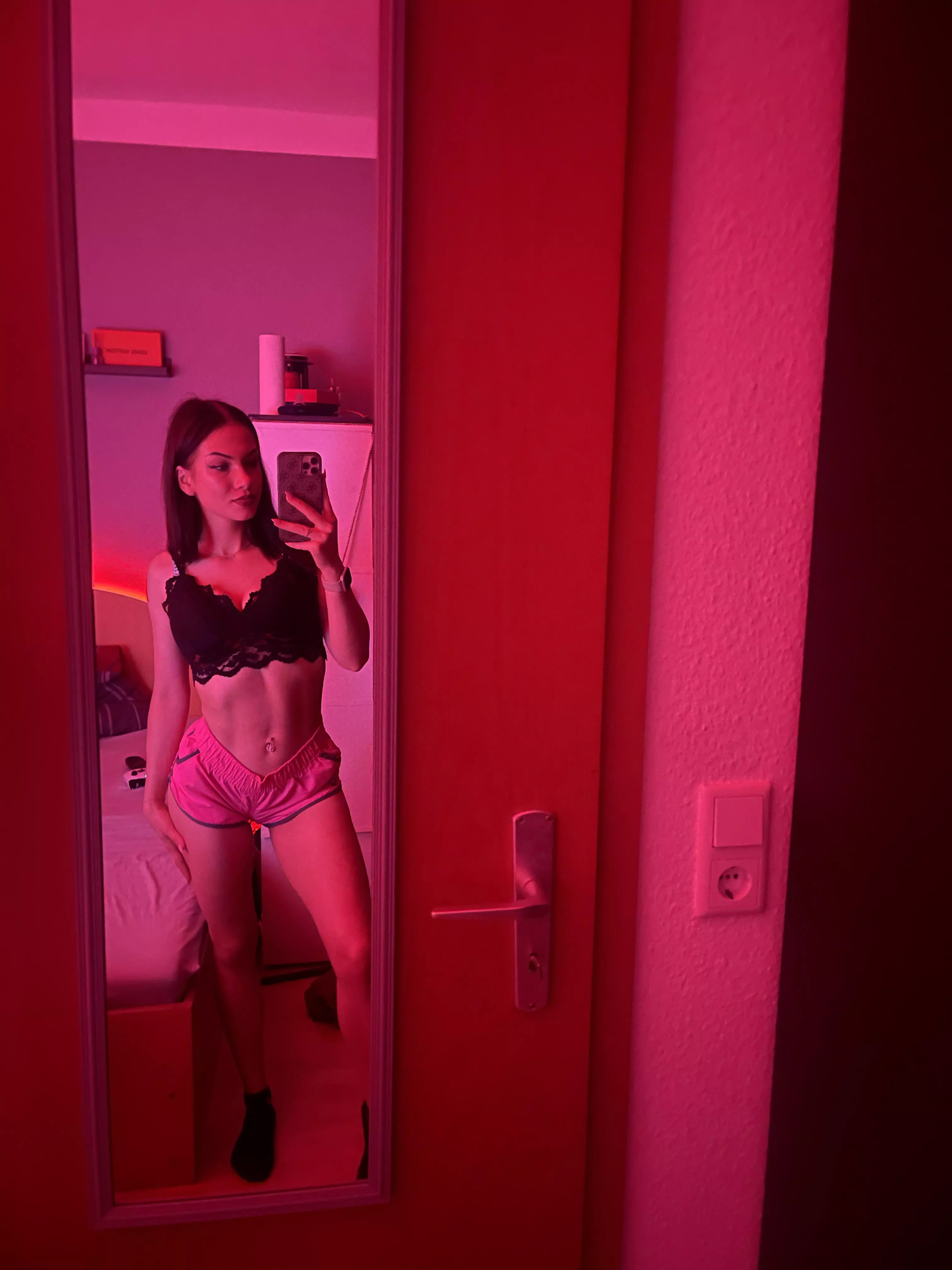 my tummy looks really tight today [IMG] :)