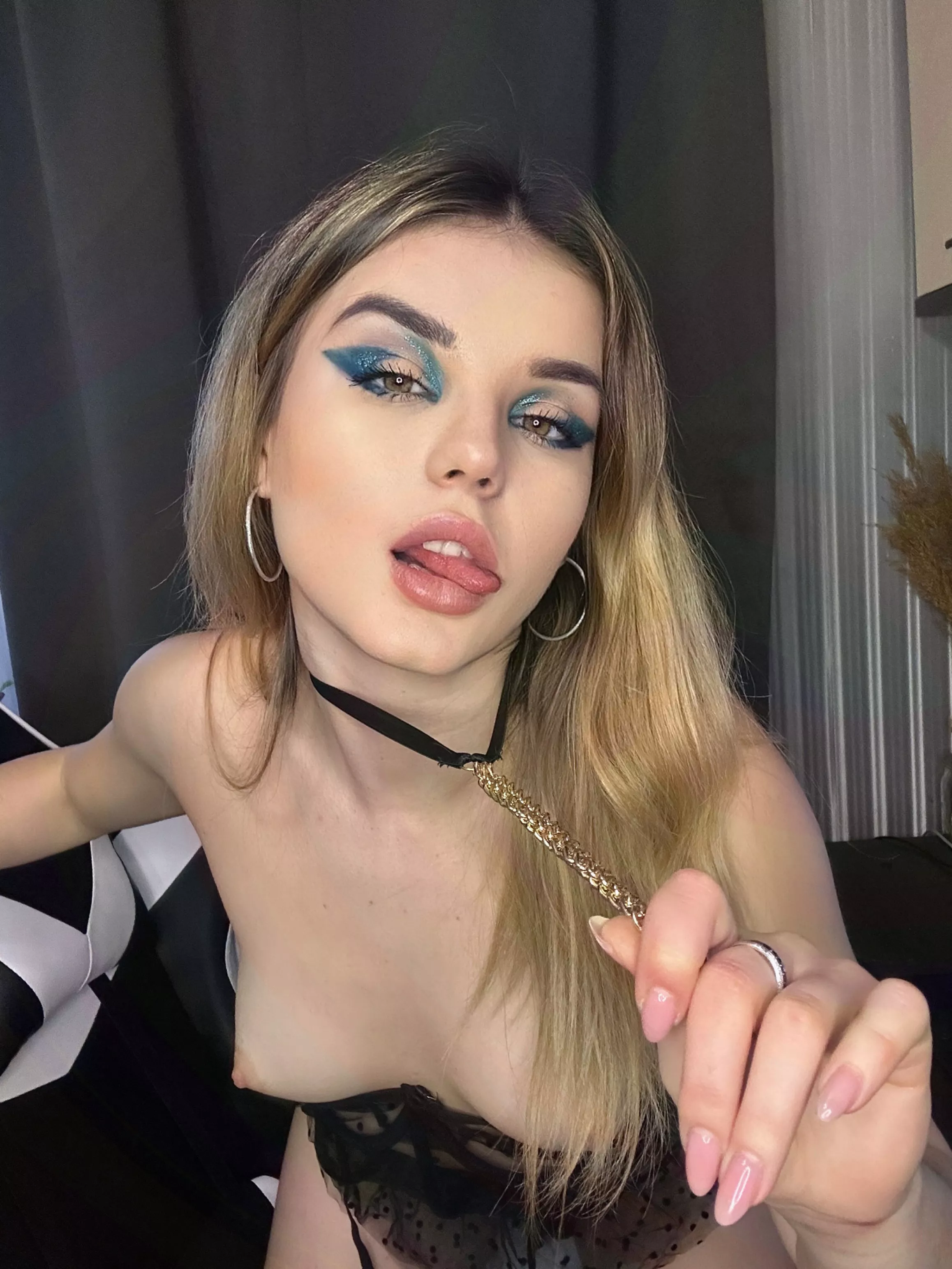 Would you play with my 18y pussy?