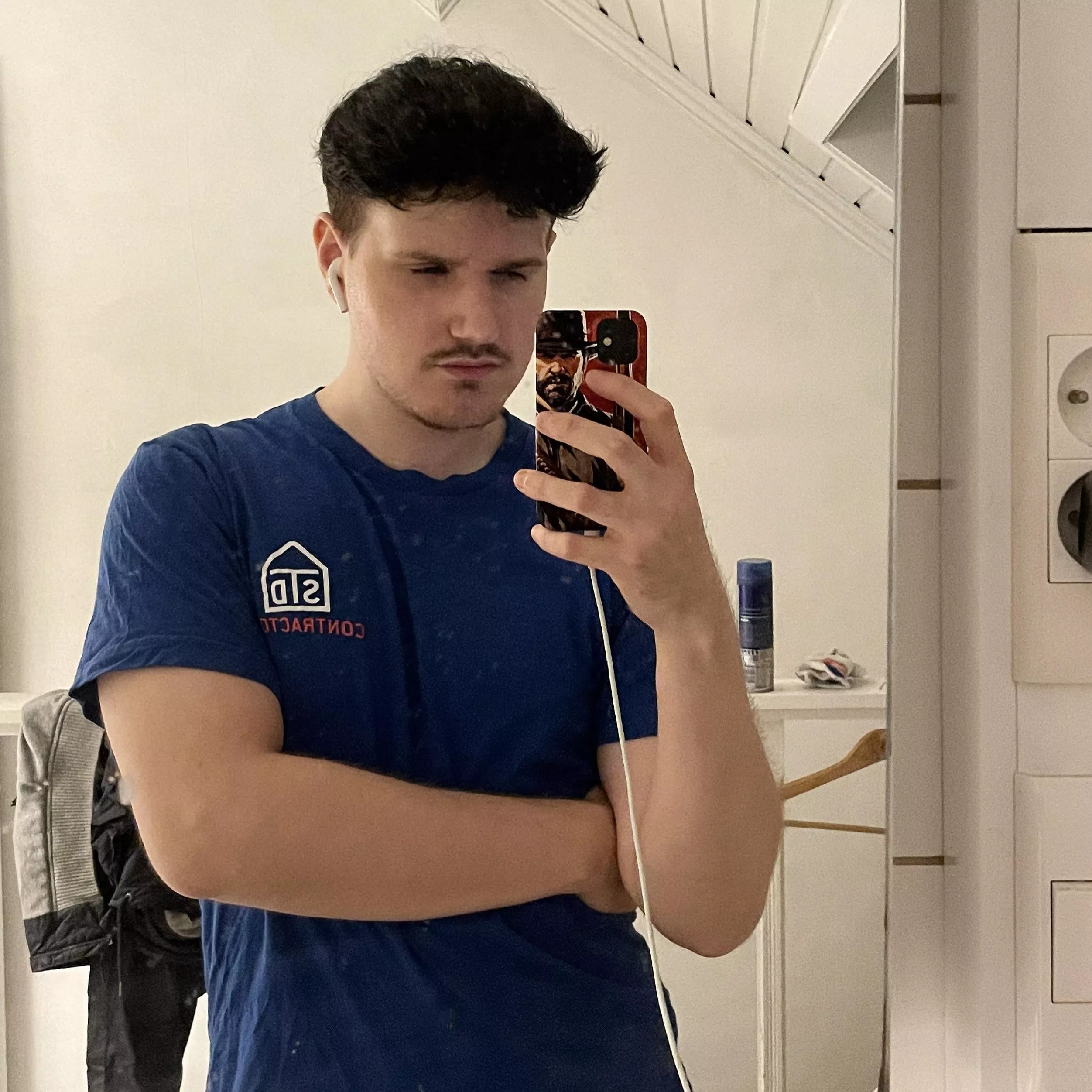 Always looking serious but I promise I'm very sweet :))