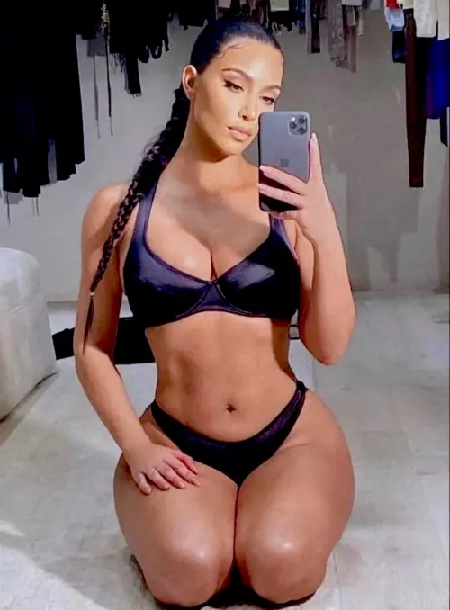 Anyone down to chat about this goddess? Bi?