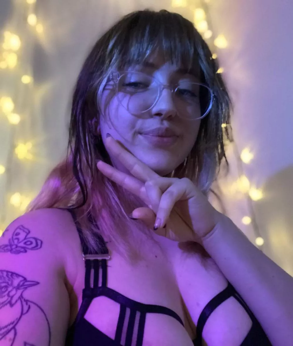 Arrow up if you are below 7 inches and say yes mommy π€π€π€ Arrow up if you are below 7 inches and say yes mommy π€π€π€