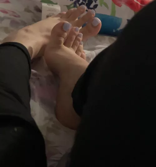 Does blue suit my long toes?