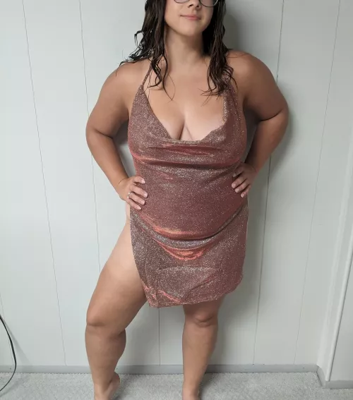 Feeling cute in this sparkly dress! [F]