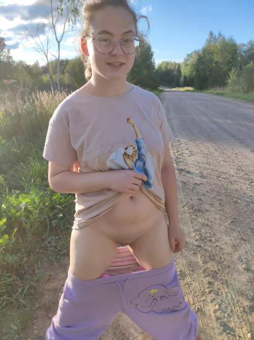 Flashing in public :3