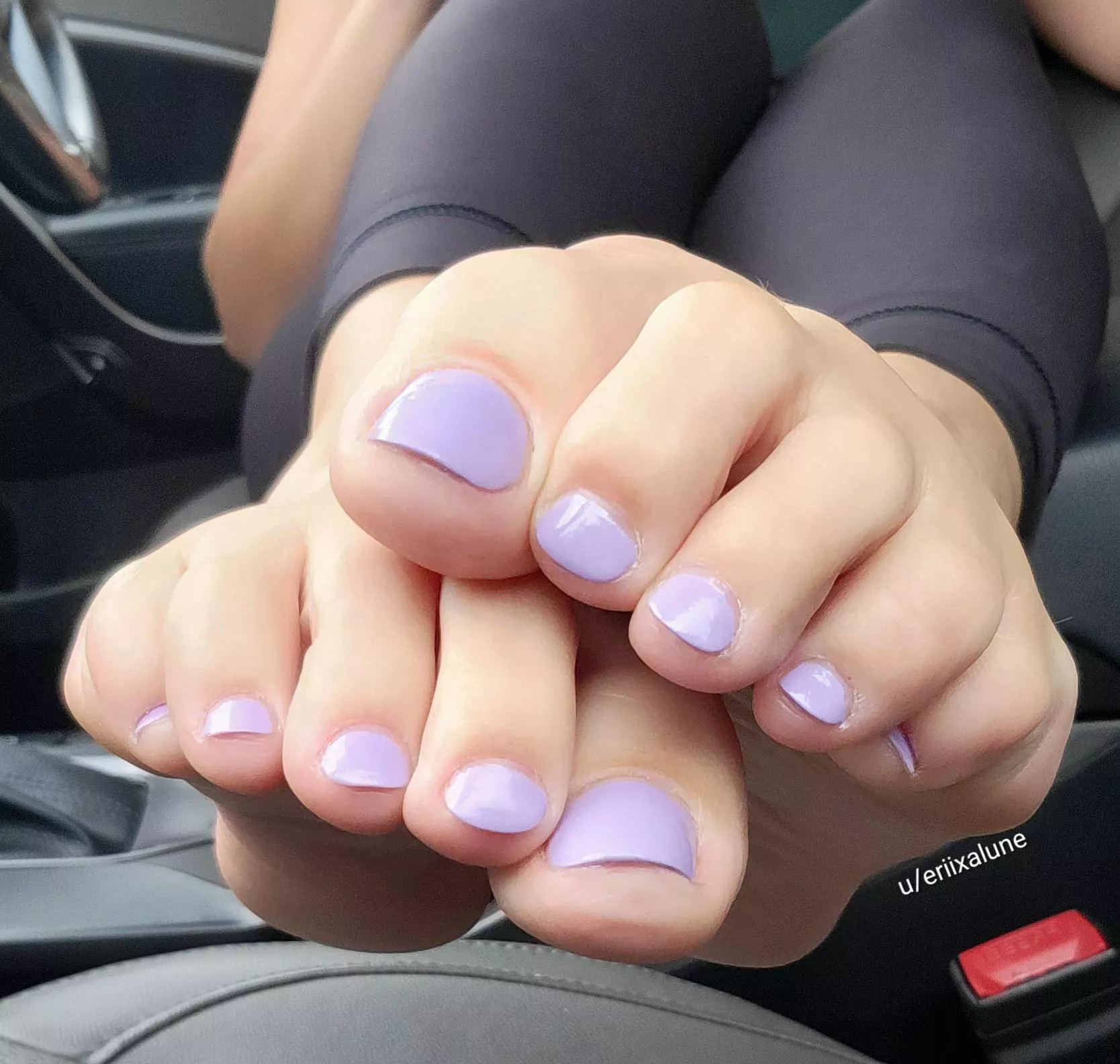 Fresh out of the gym and into your lap🙃😉