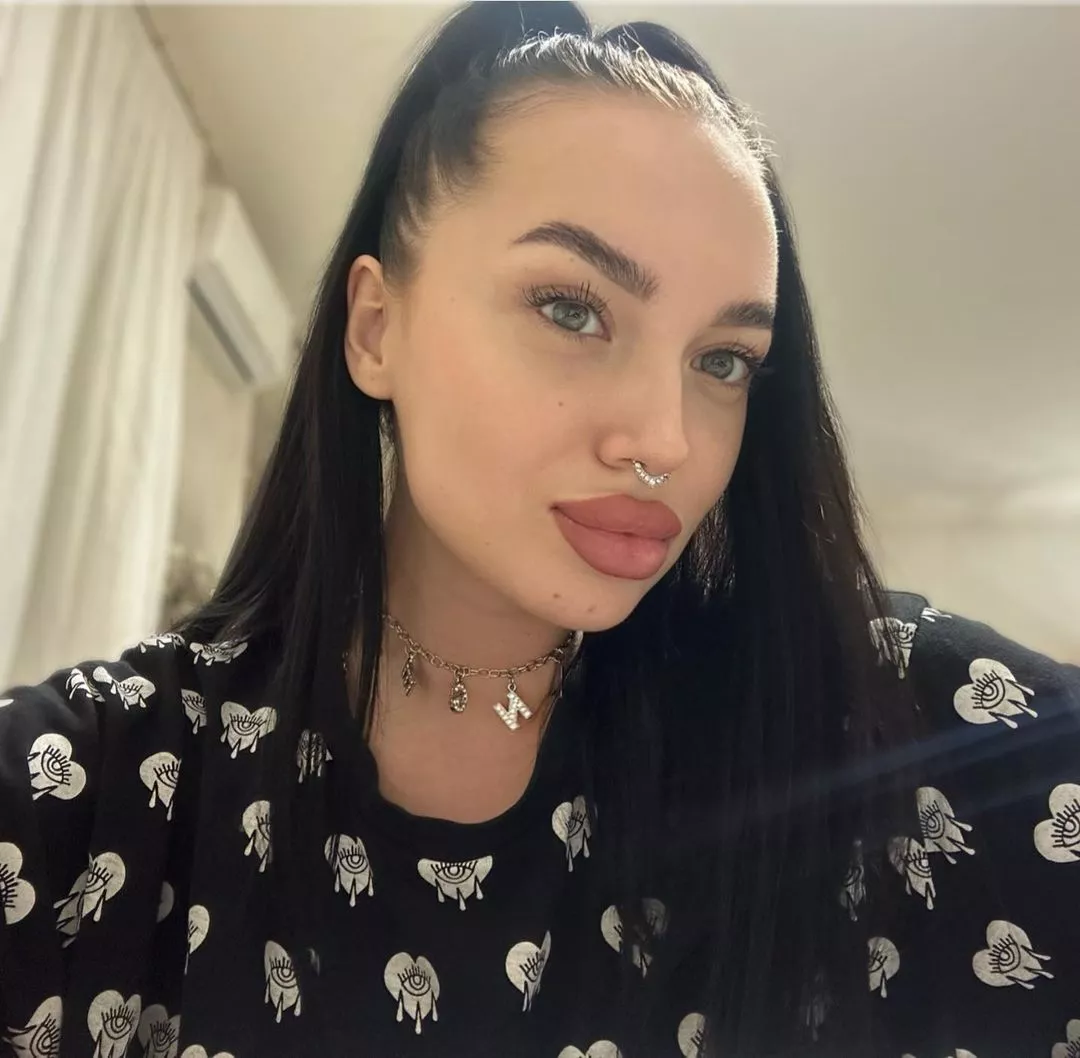 Her new lips are fine , but I miss her old lips they been top tier