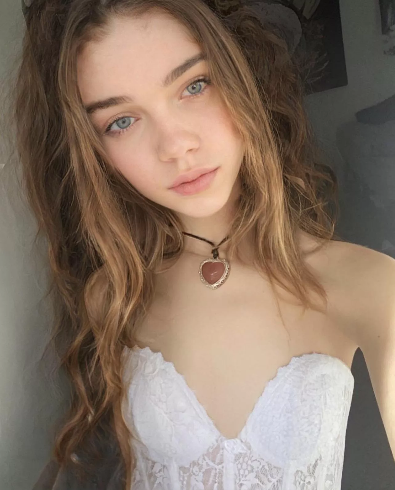 Hi, I’m Emily, a 20 yo femboy from Italy :)