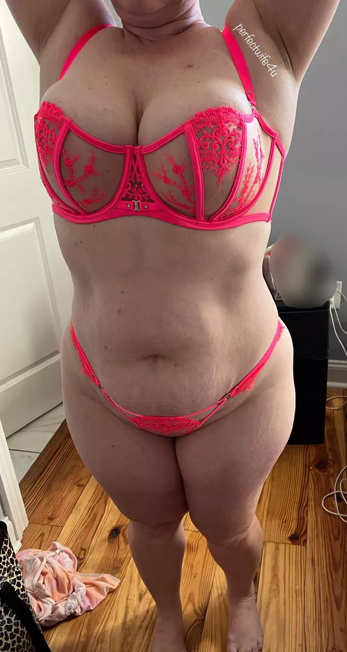 Hope you’re ready for a curvy MILF in your life