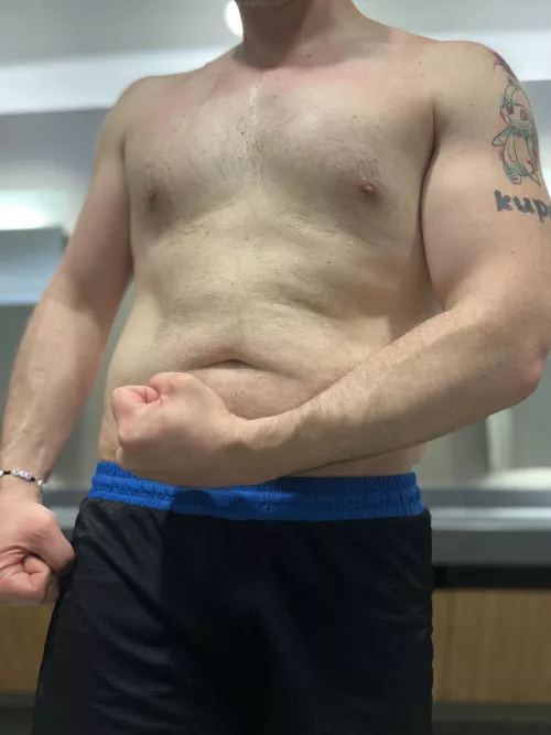 How’s my dad bod….(39)