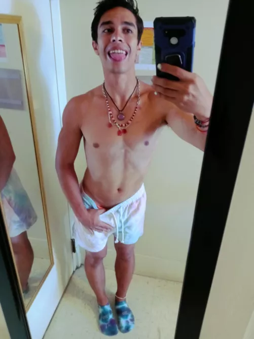 Just coming out! Feel free to hmu. Kinda shy though...