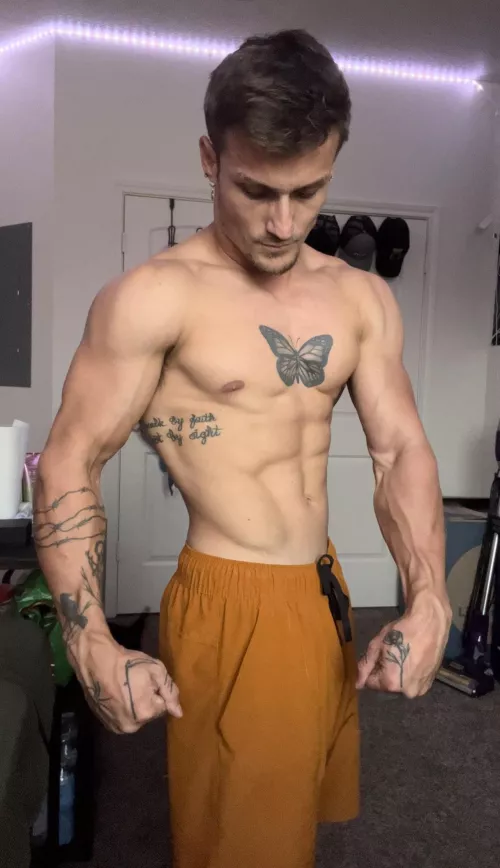 [M] how’s my physique?