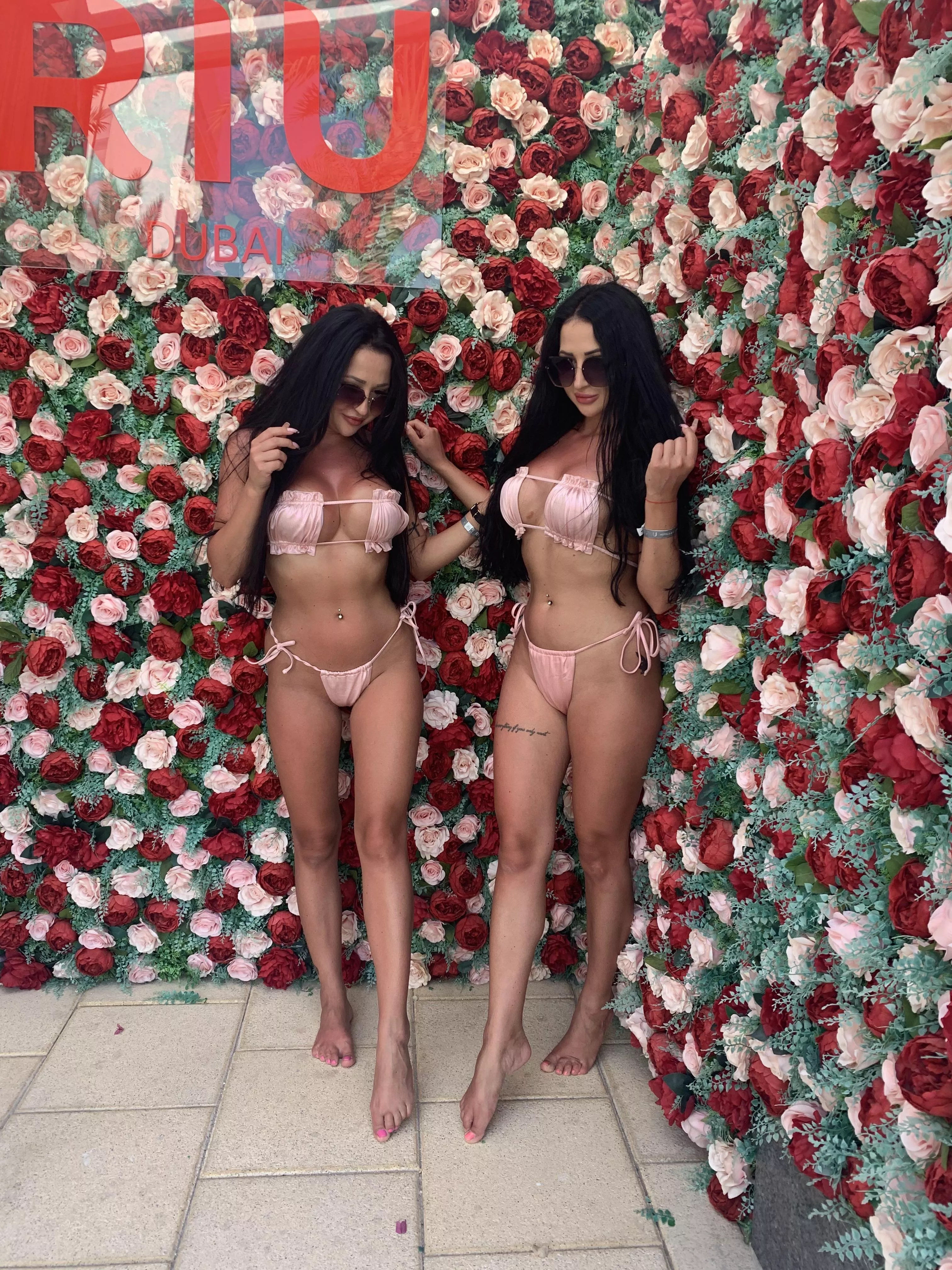 👯‍♂️ Not many people can tell us apart.. can you? 😍😘💦