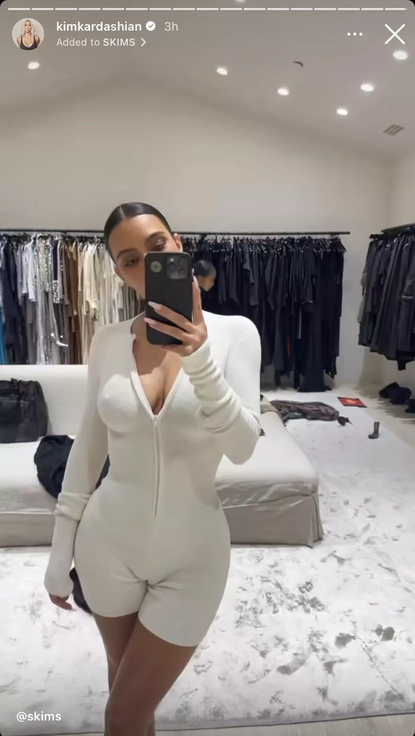 Pokies and camel toes