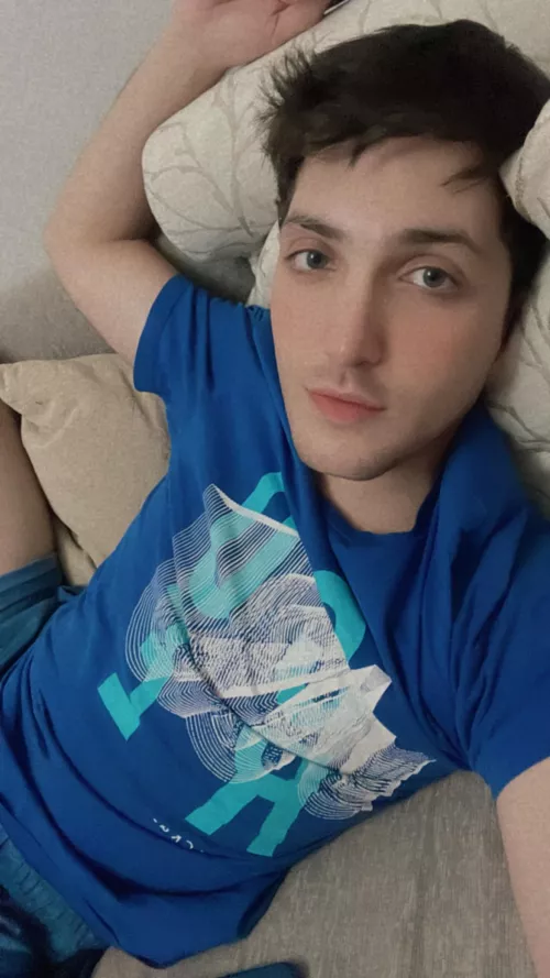 Posting cuz my ex just left me on read and I wanna pretend to be normal. 😣