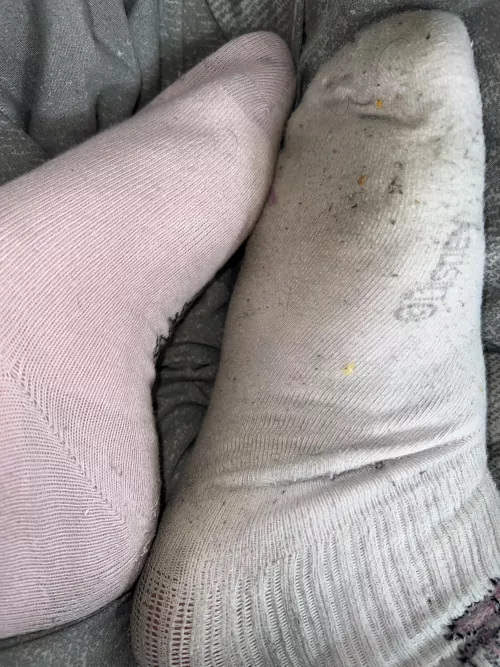 These pink socks are smelling out my flat 😈😍