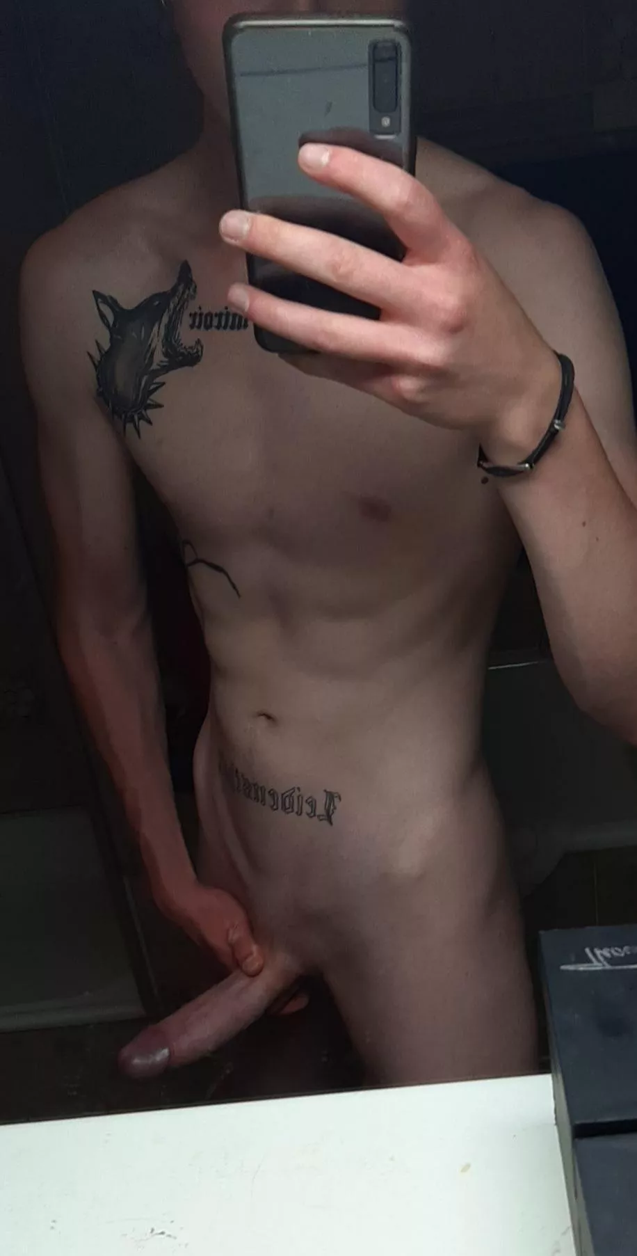 [20](6'4) Looking for a sub twink/femboy/sissy who likes big dick