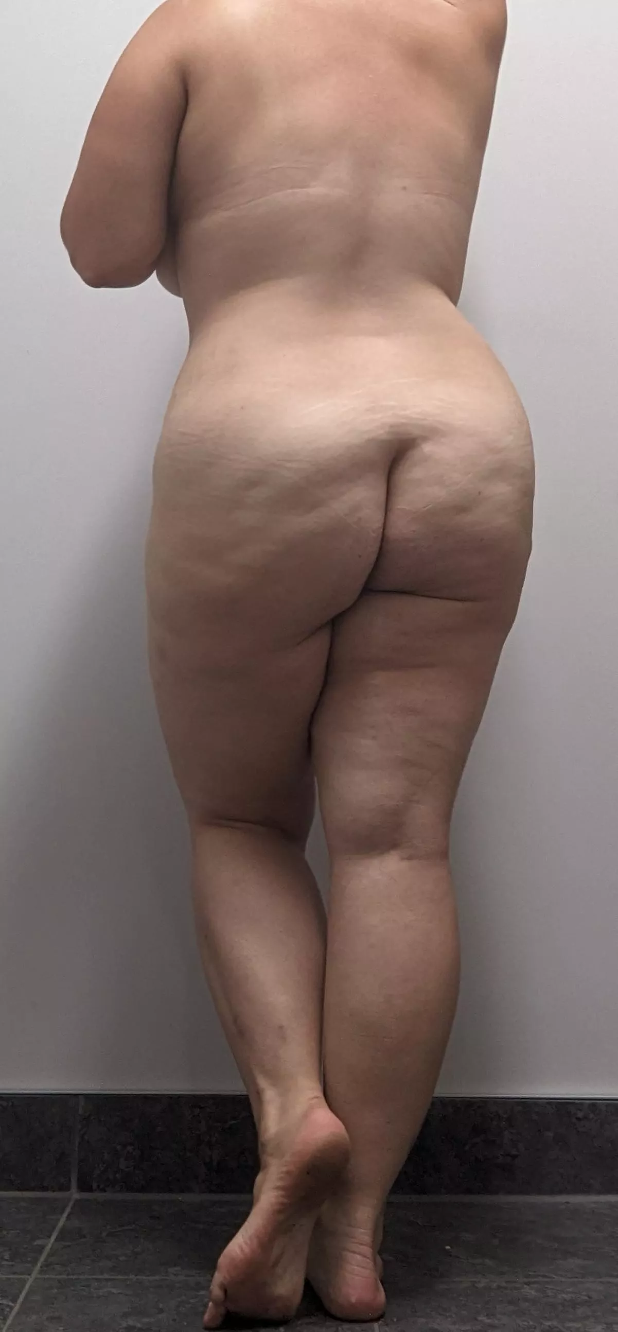 30 f 150 lbs 5ft 2. Feel insecure about pictures from behind.