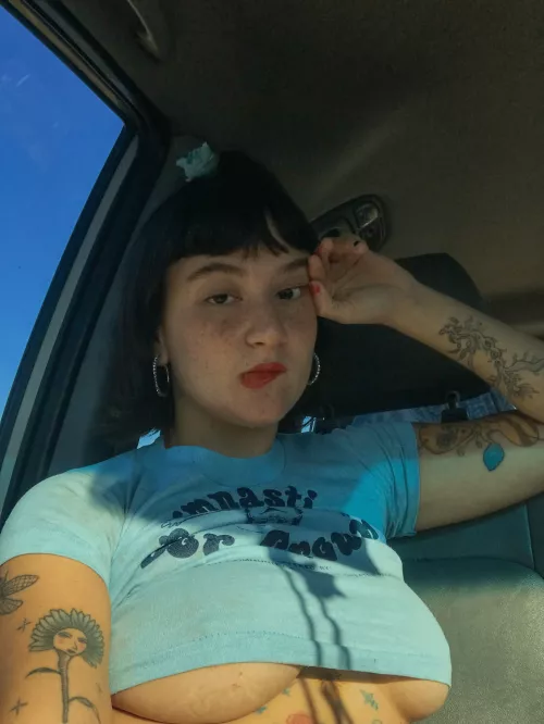 A little underboob for your day