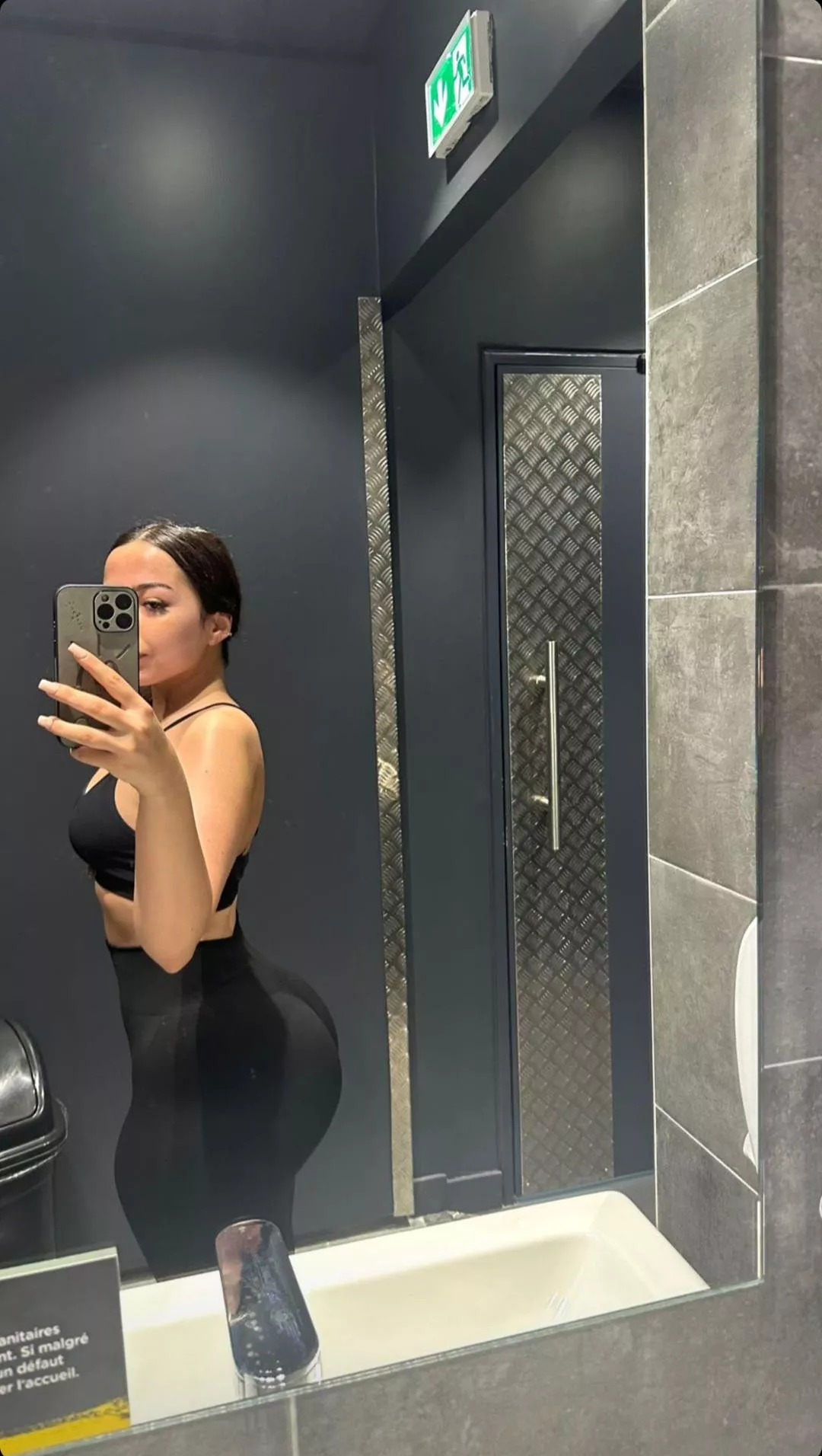 After workout selfie of her