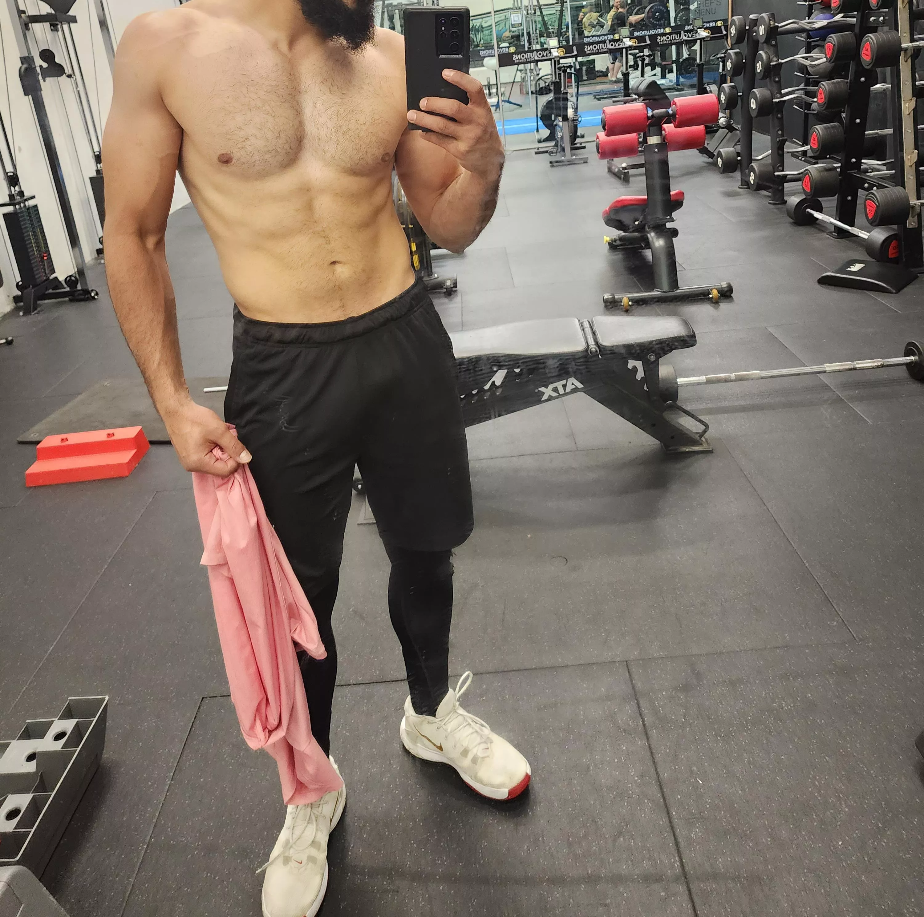 Anyone wanna keep me entertained at work?