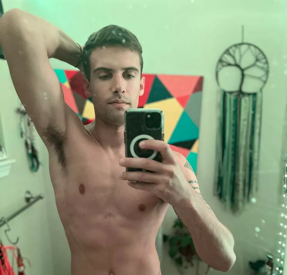 Can you feel the scent of this hairy pit?