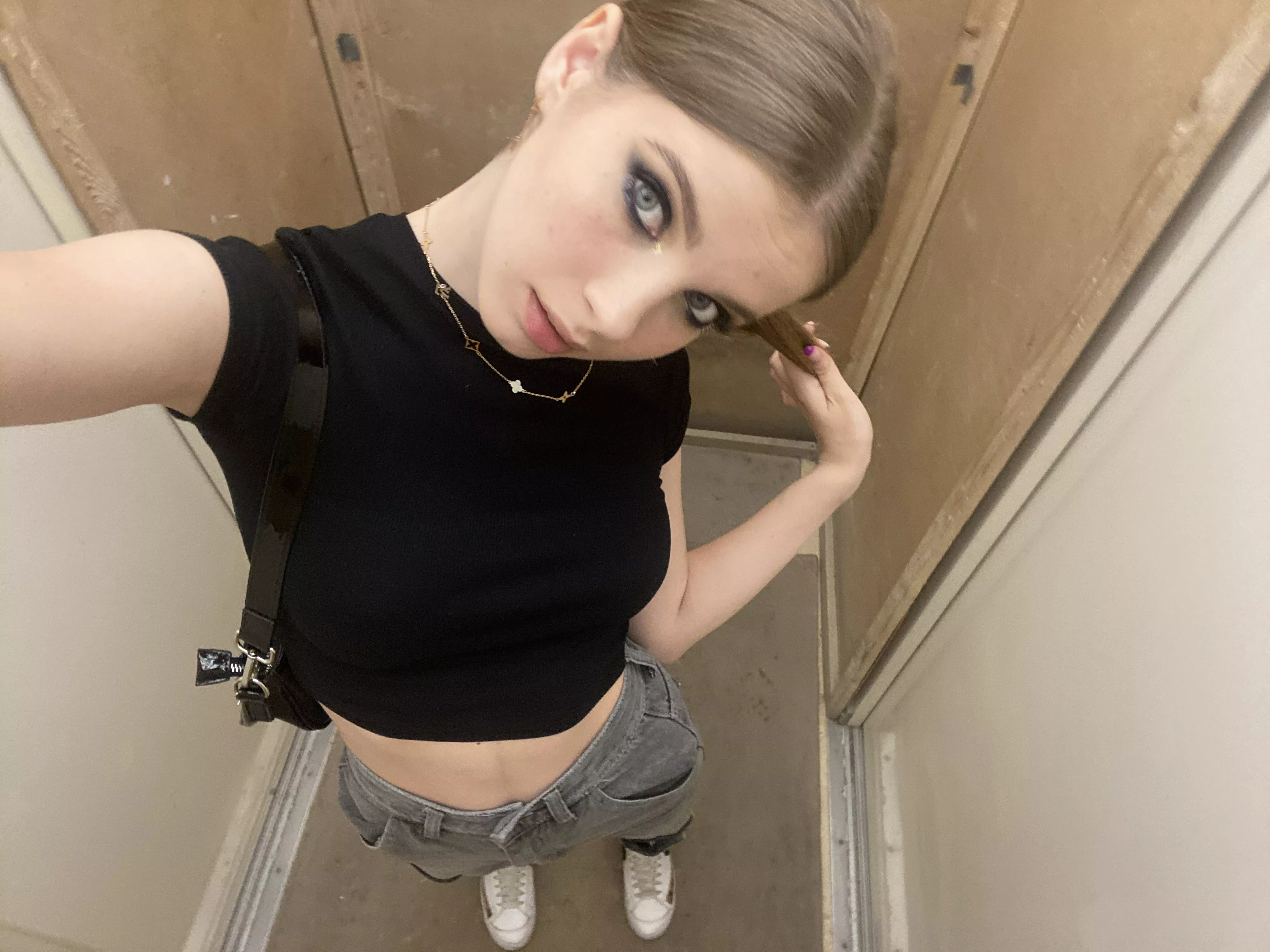 Crop top of the day 😊