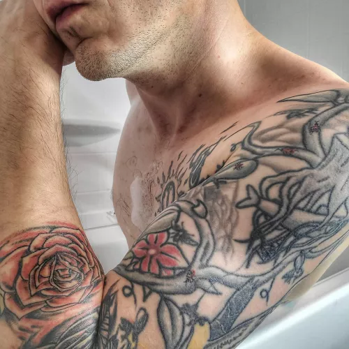 Daddy wants to taste your lips 😈