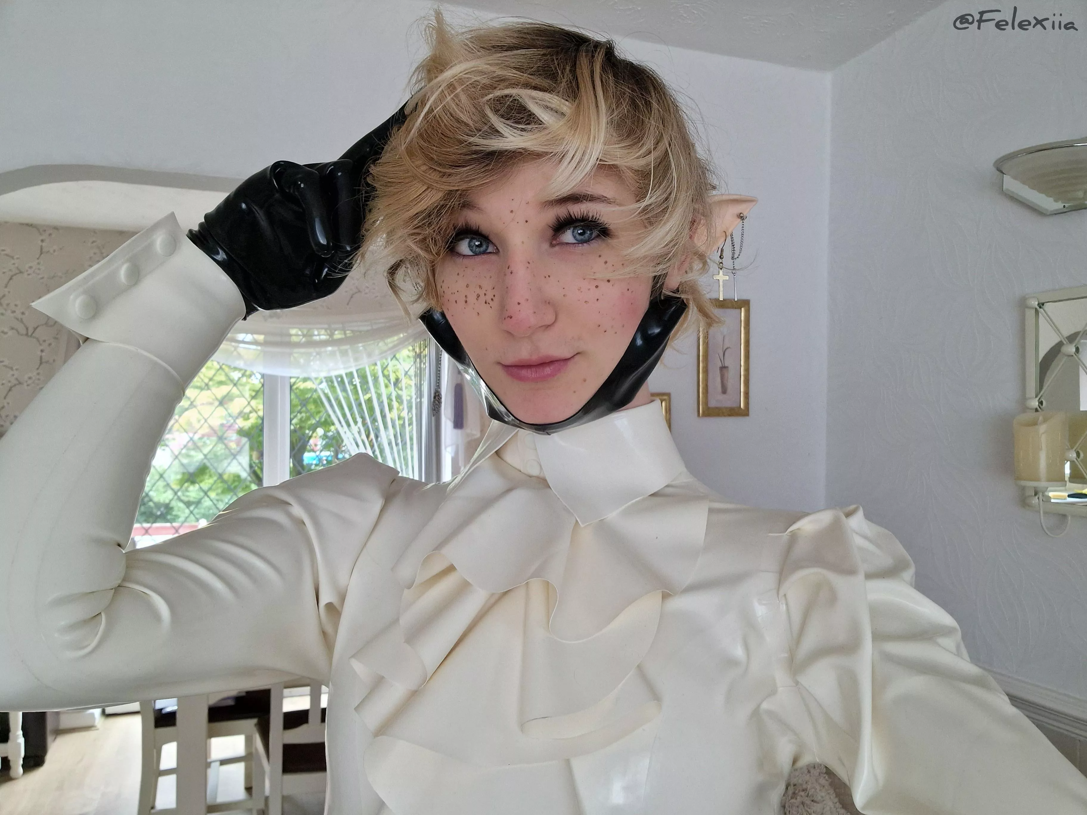 Elf ears make me feel p r e t t y