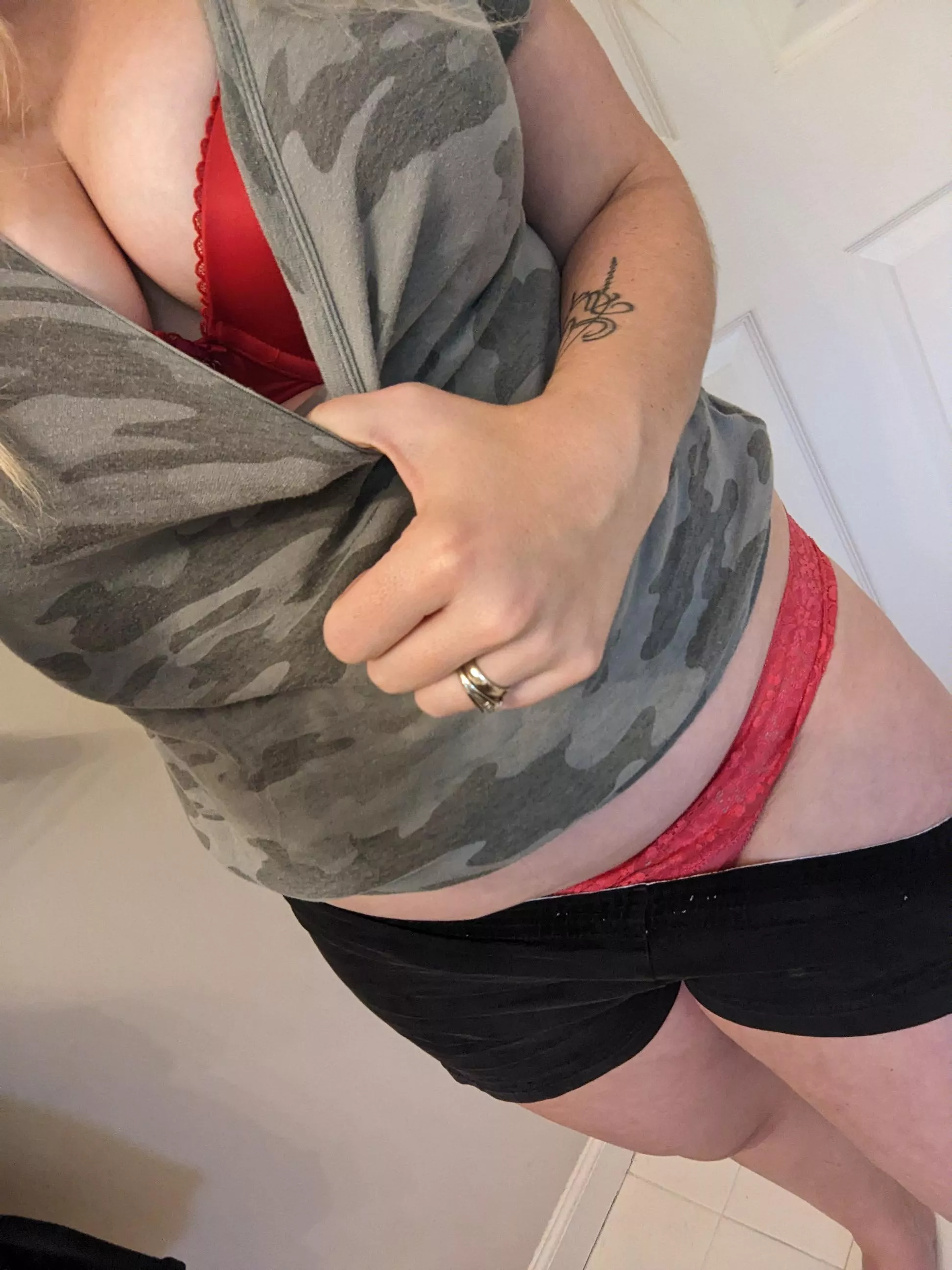 Flashing Redditors without my hubby knowing