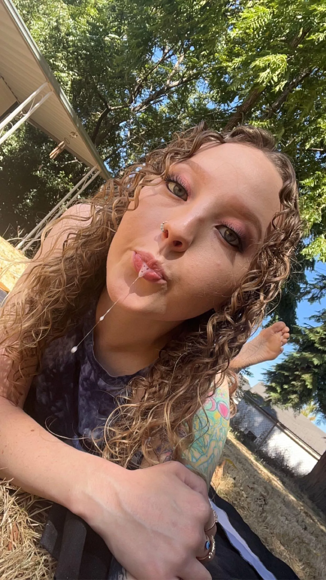 Free fetish page! Spit, feet, armpit worship, degradation, findom & more