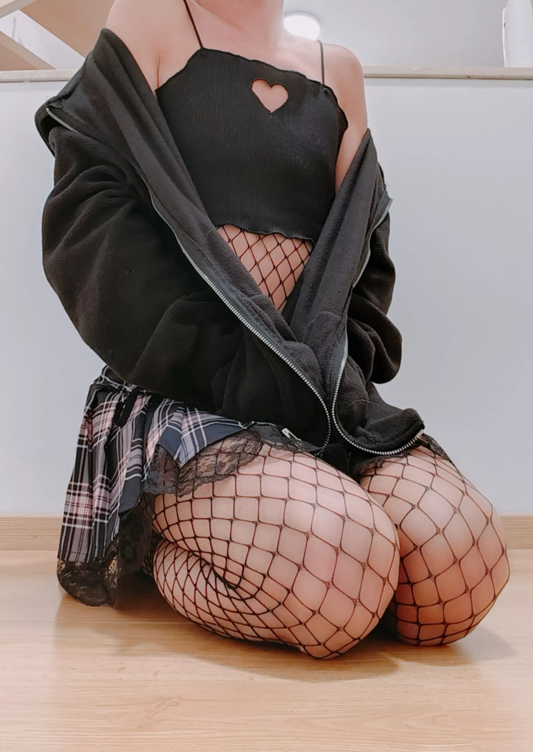 Getting colder again, hoodie season is coming 🖤